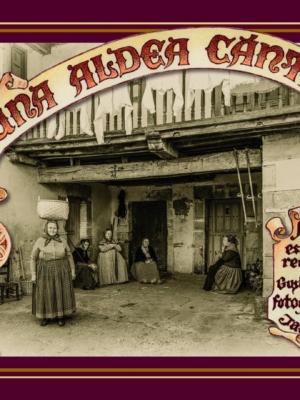 Fotografía antigua de mujeres en una aldea cántabra